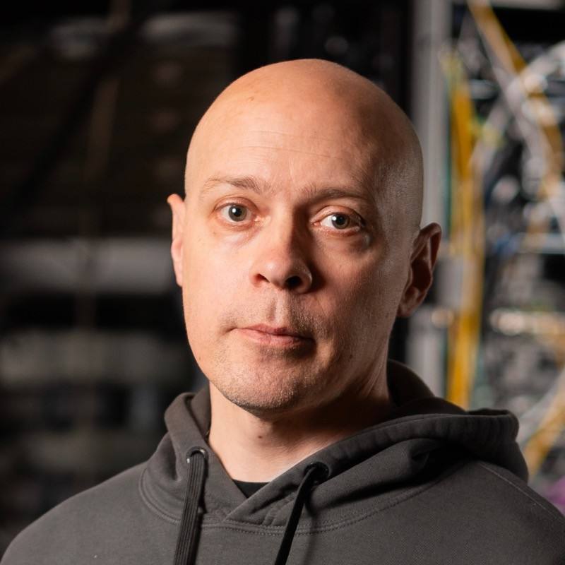 Prof. Niklas Lavesson