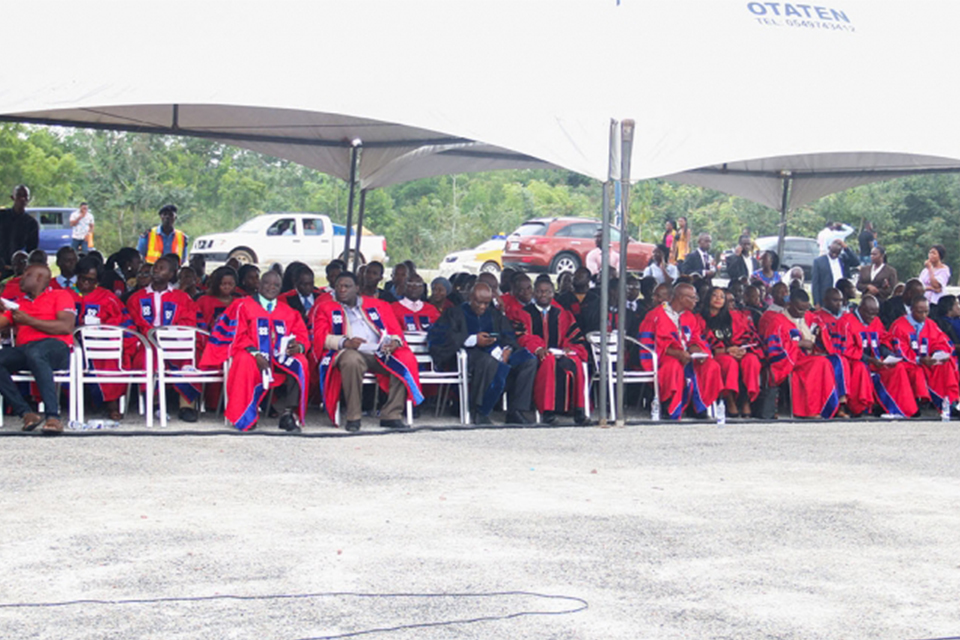 A picture of convocation members