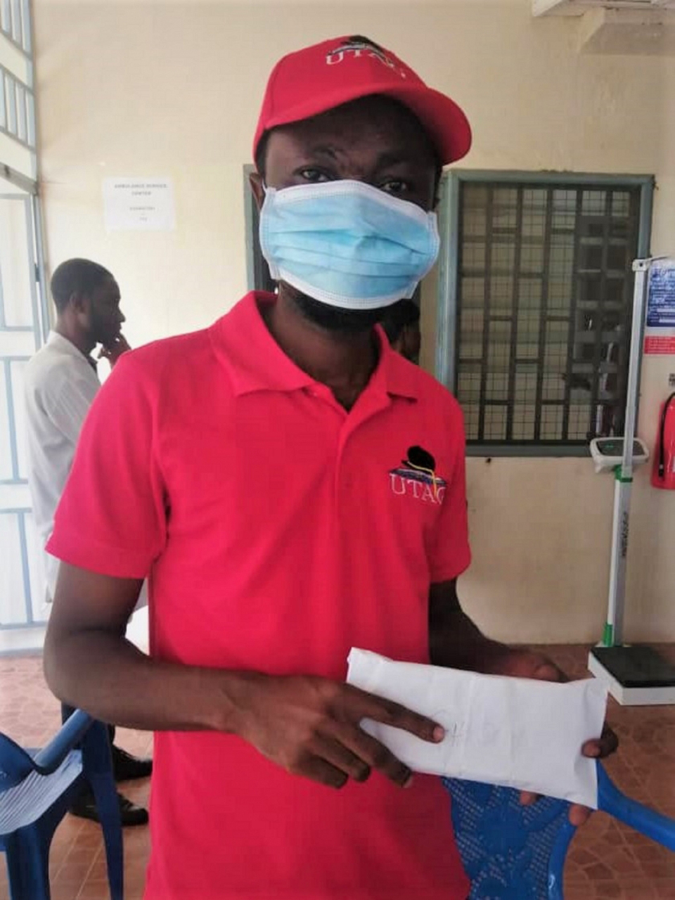 Local Chairman of UTAG, Dr. Stephen Baffour Adjei handing over the cash donation