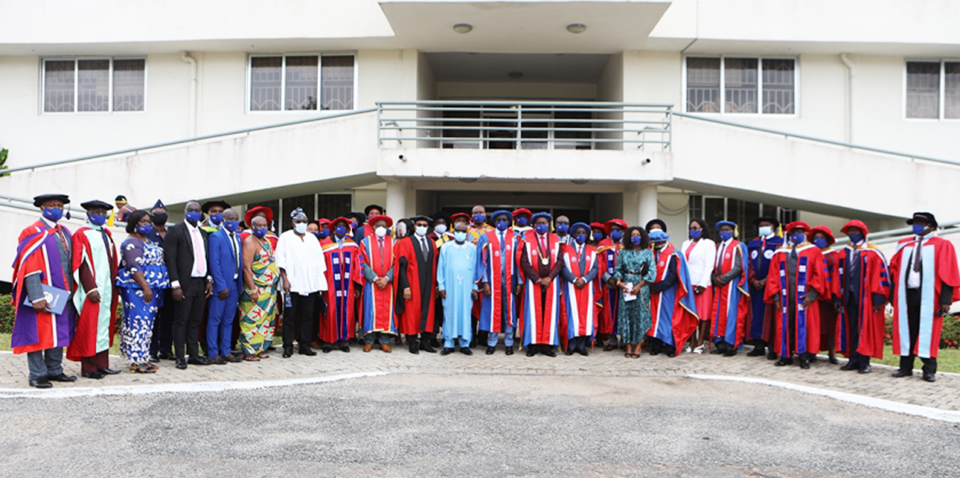 A group picture of management, invited guests and convocation members from the two campuses