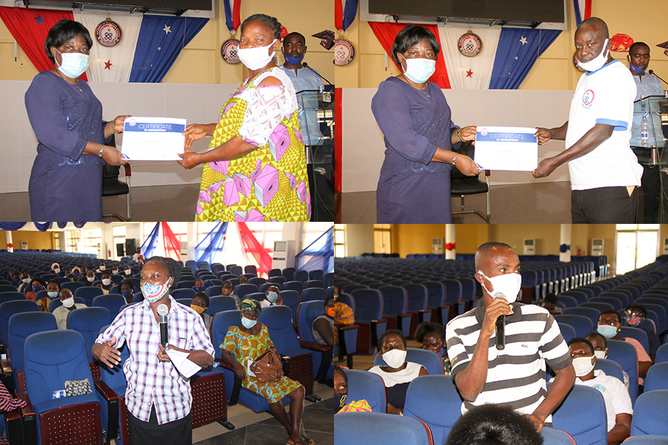 Participants receiving certificate of participation 