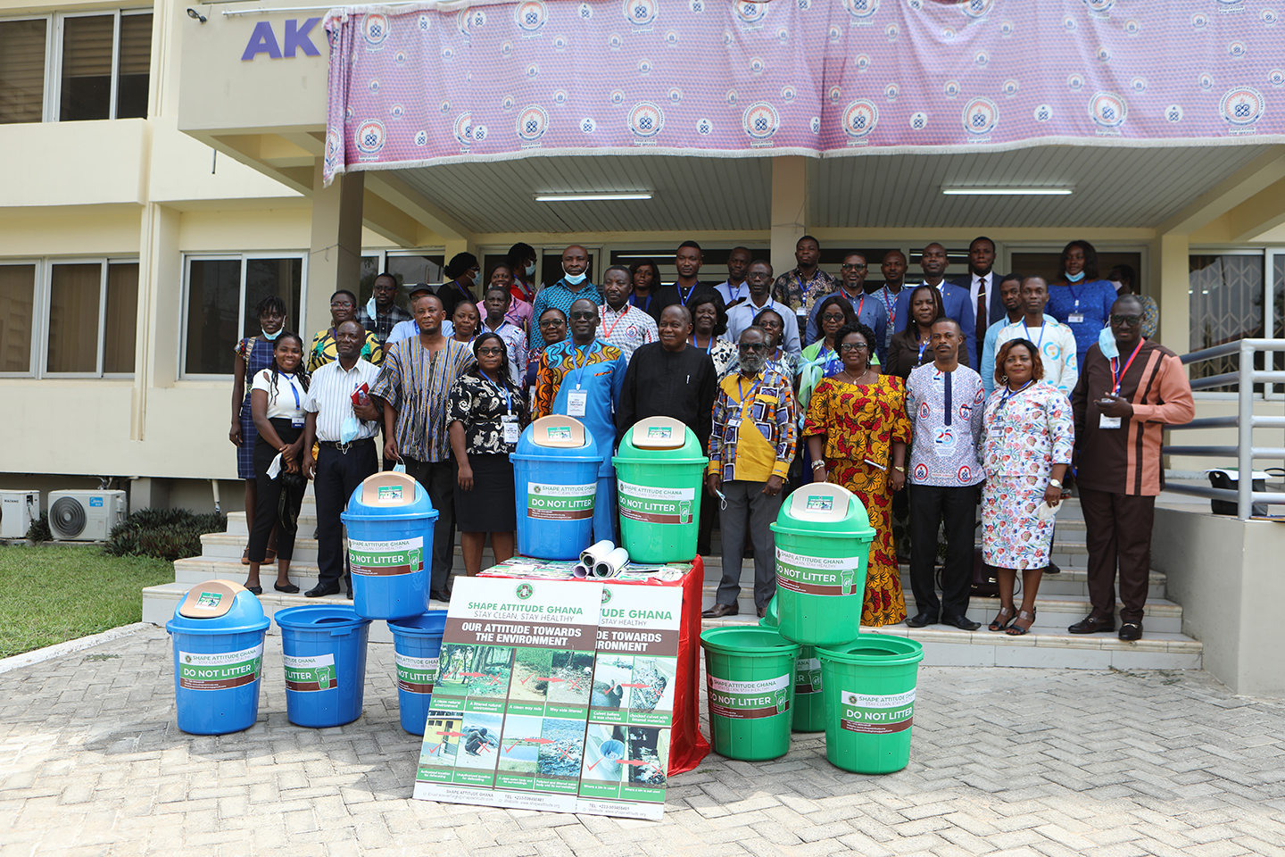 The two parties in a group photograph after the ceremony