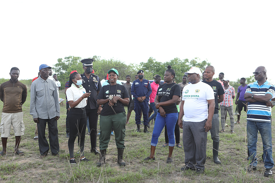 Paramount Chief of Effutu Traditional Council, Neenyi Ghartey VII (in white) was present to assist in the exercise