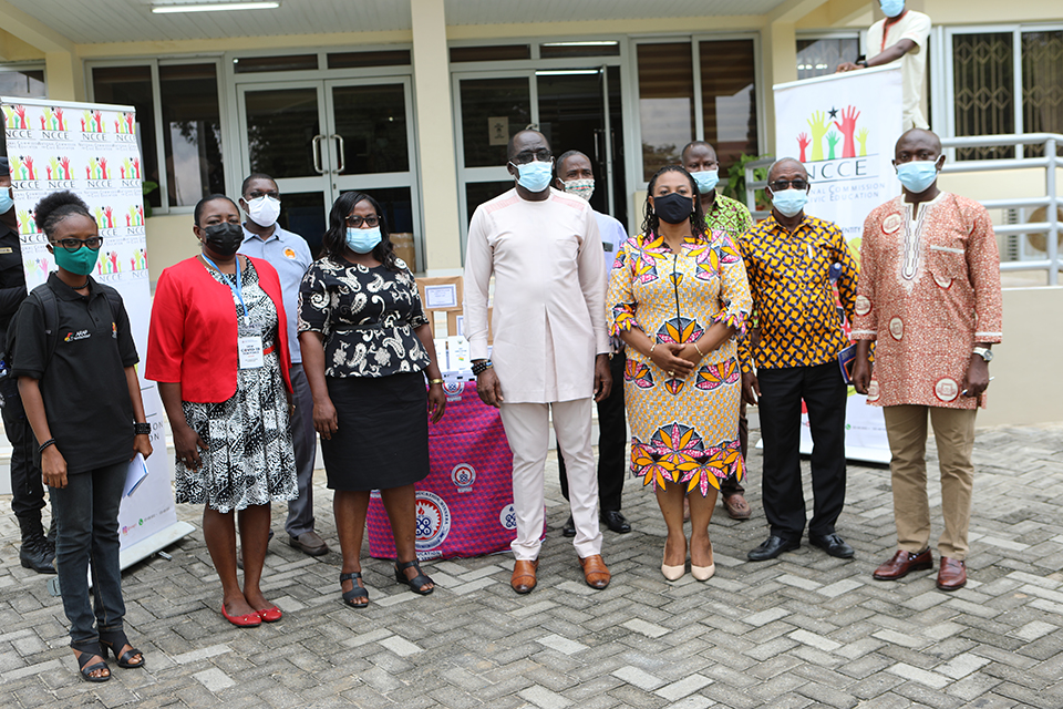 Representative of the two institutions in a pose after the presentation