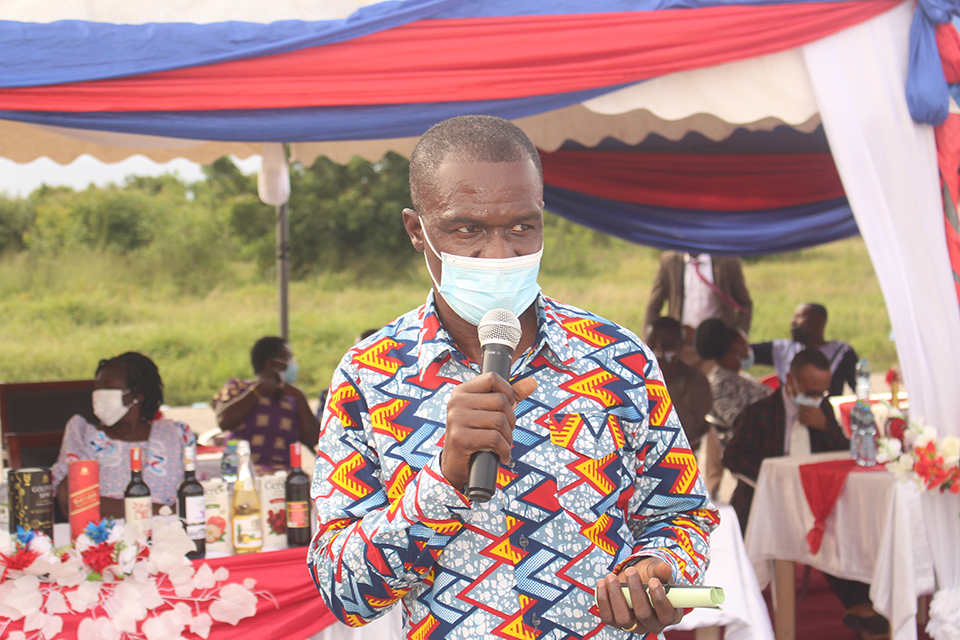 Mr. Alexander W. Essah lauding the efforts of retirees during their service with the University