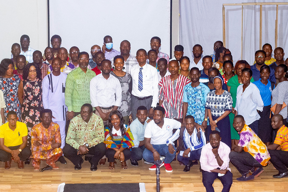  Faculty members and postgraduate students pose for a group photograph after the two-day workshop