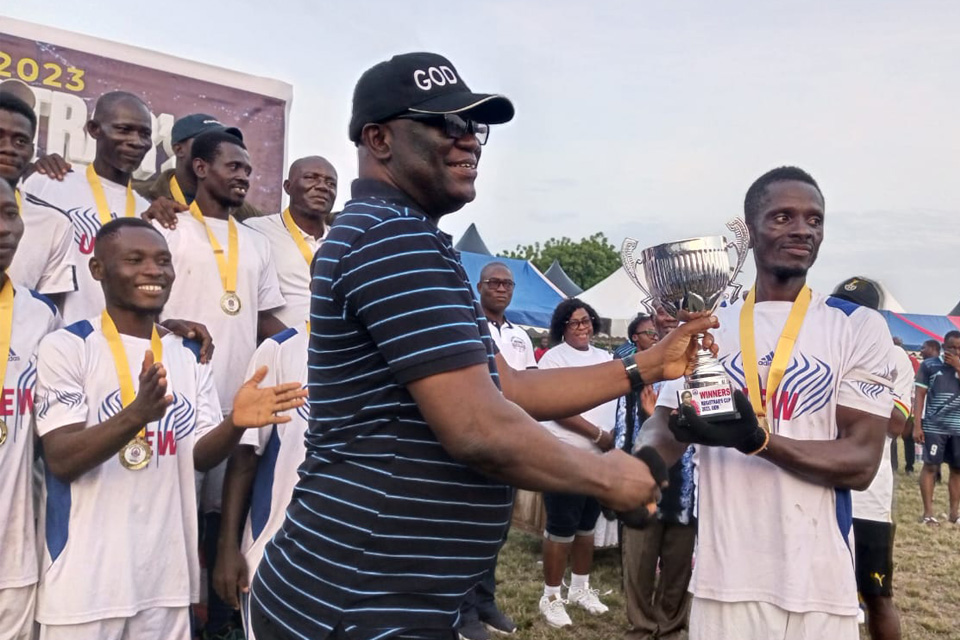 Prof. Victor Antwi presenting the ultimate trophy to the captain of Team Health and Sanitation