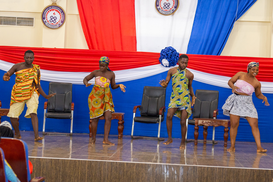 Alumni of the Faculty entertaining the audience with an indigenous cultural display