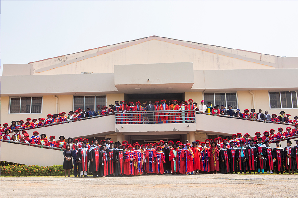 Members of the convocation in a pose after the ceremony