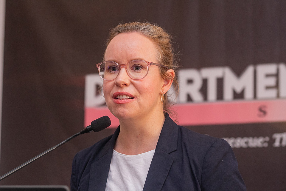 Prof. Winnie-Karen Giera 