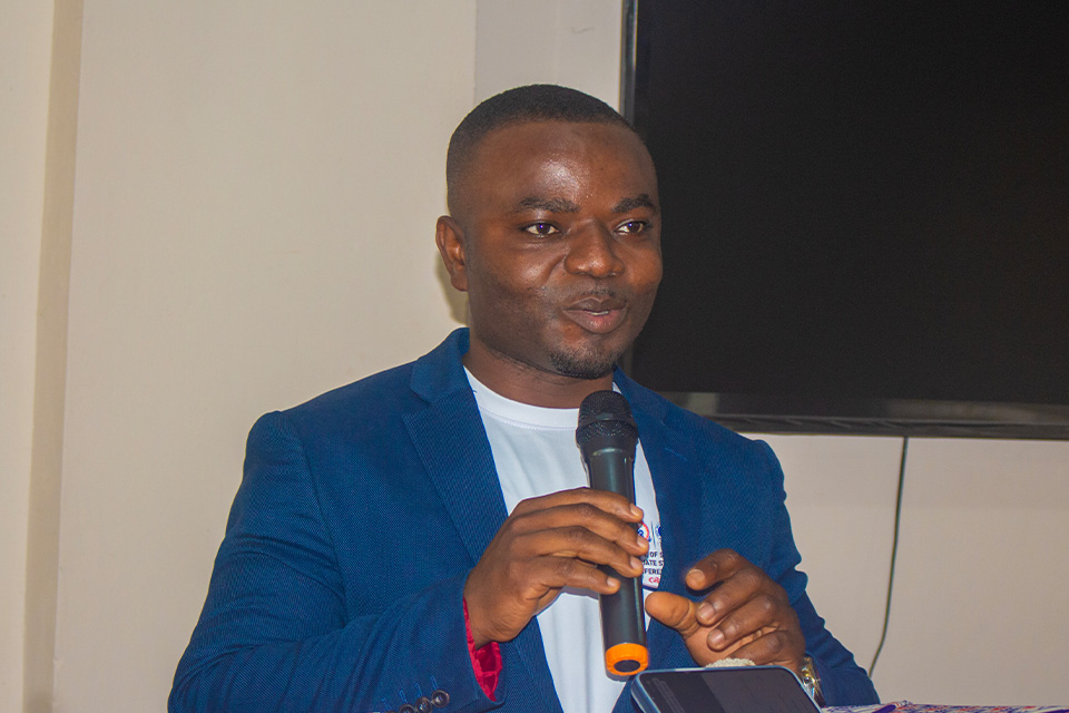 Dr. Daniel Fobi